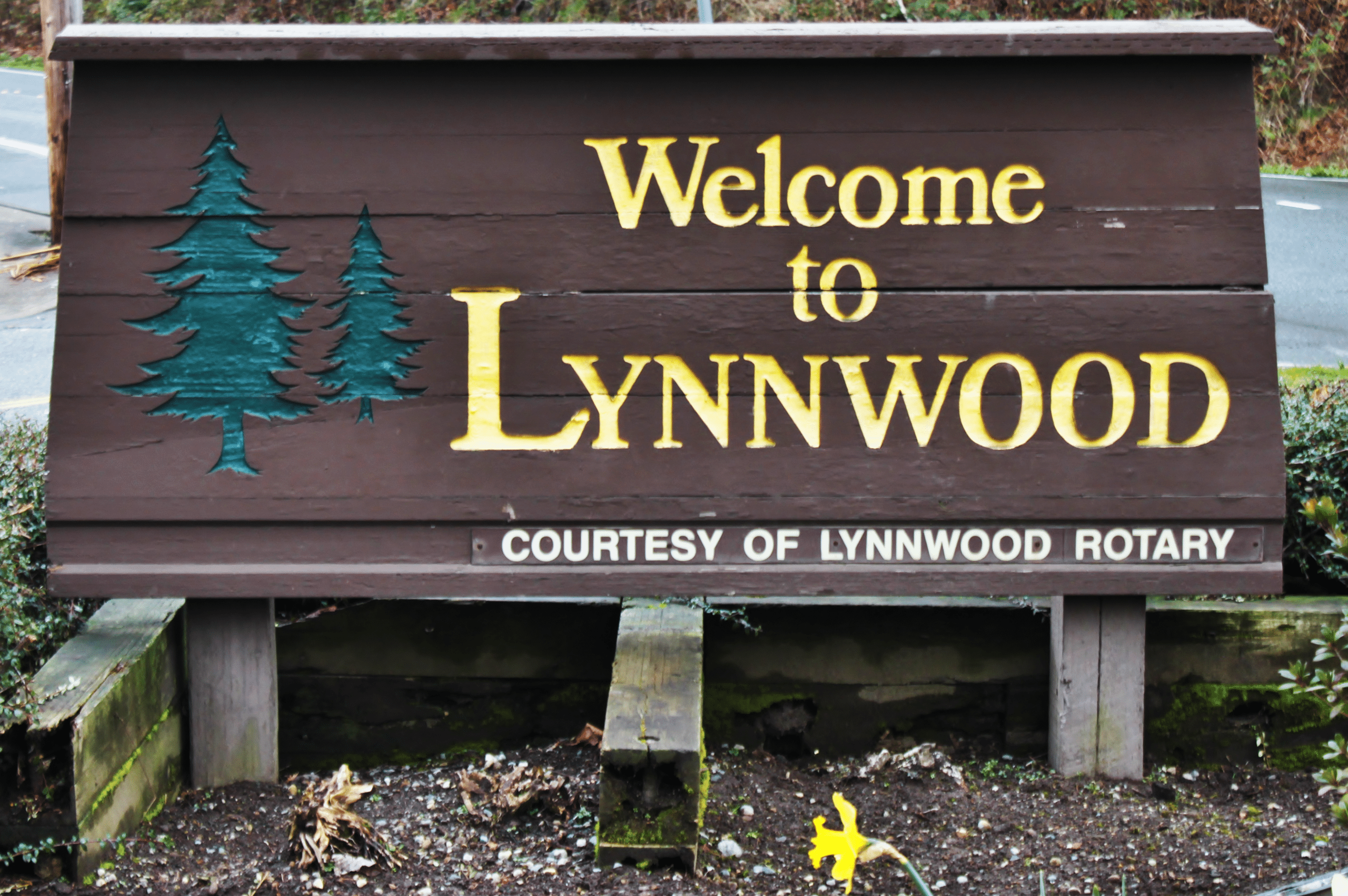 Lynnwood,_WA_welcome_sign.jpg