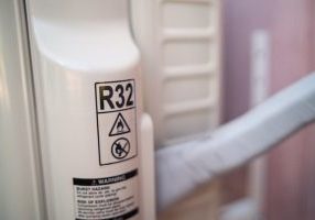 Label Information of R32 refrigerant gas type of inverter air condition